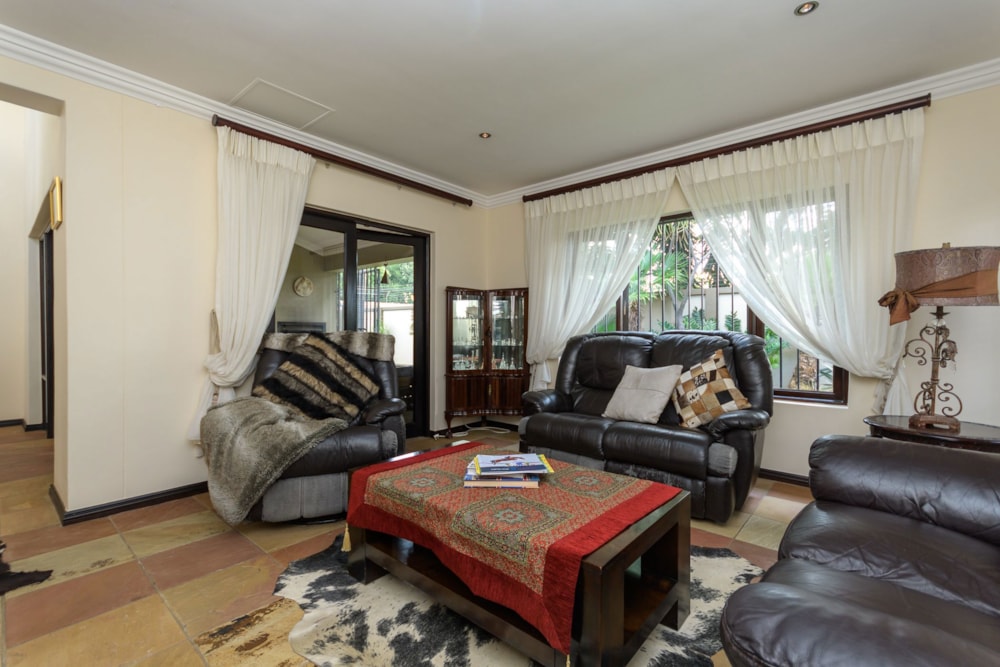 Double-storey cluster sold in Bedfordview - BED1690609 Double-storey cluster sold in Bedfordview - BED1690609