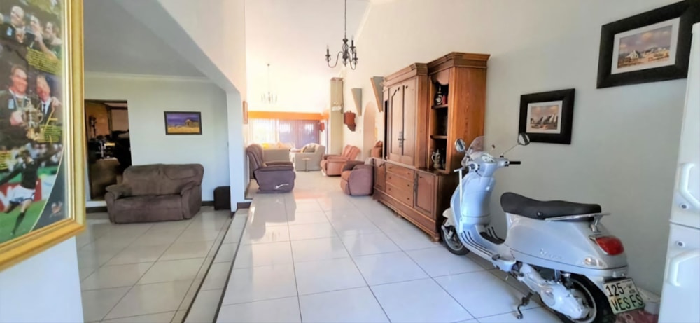 Double-storey house for sale in Heuwelsig, Bloemfontein - 1BX1737956