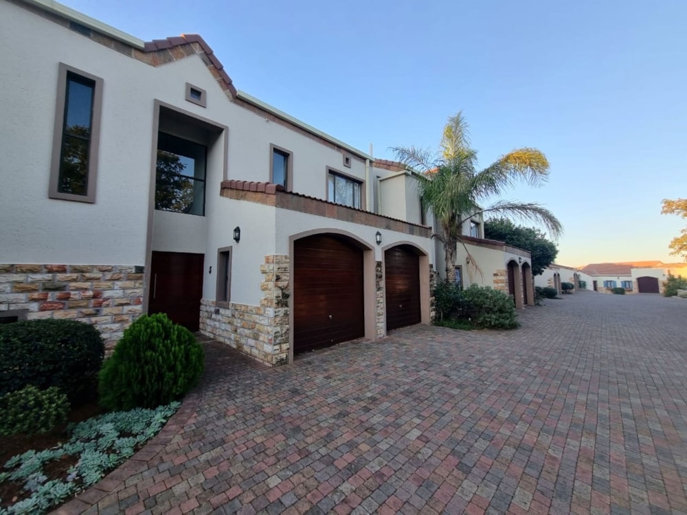 Townhouse for sale in Woodland Hills - 1BX1706553