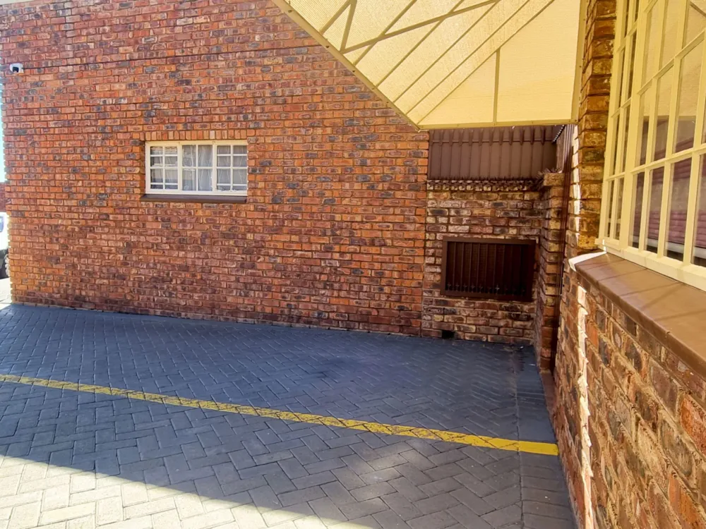 Townhouse for sale in Uitsig, Bloemfontein - 1BX1756088 Townhouse for sale in Uitsig, Bloemfontein - 1BX1756088