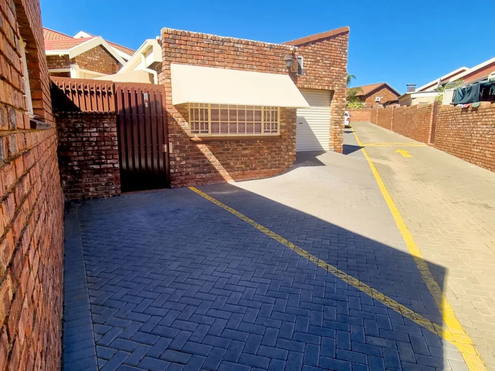 Townhouse for sale in Uitsig, Bloemfontein - 1BX1756088 Townhouse for sale in Uitsig, Bloemfontein - 1BX1756088
