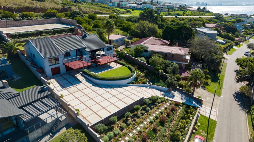 House for sale in Mossel Bay Central - 1MB1655195 House for sale in Mossel Bay Central - 1MB1655195