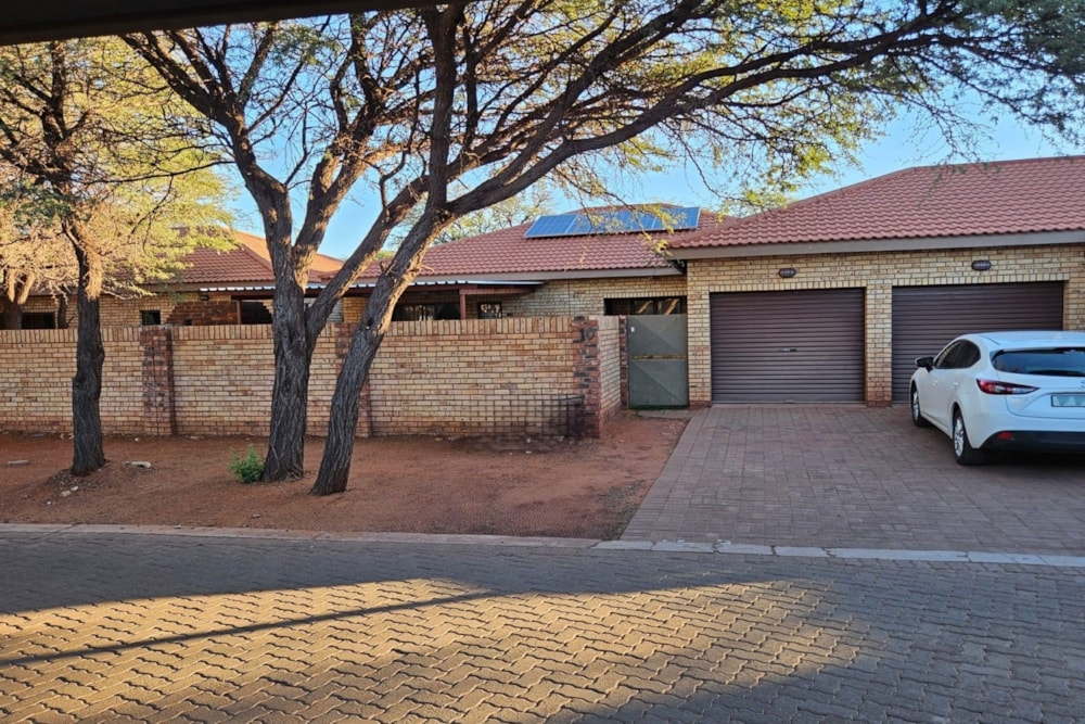 Security complex home for sale in Kathu - 1RN1650248 Security complex home for sale in Kathu - 1RN1650248