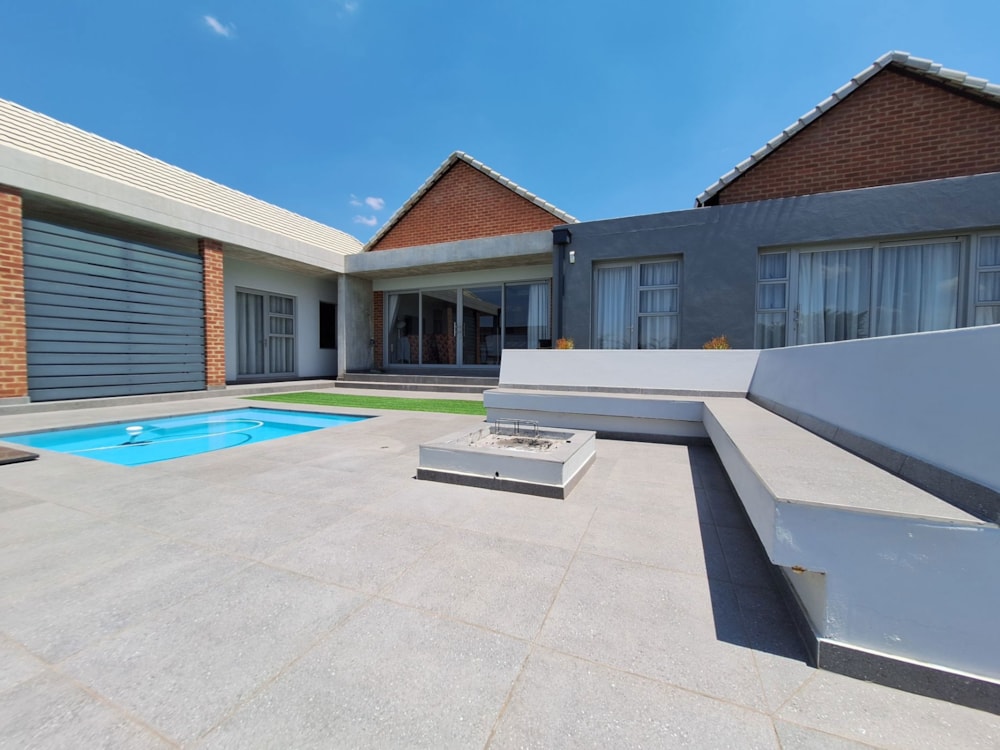 House for sale in Midstream Estate - CN1704566 House for sale in Midstream Estate - CN1704566