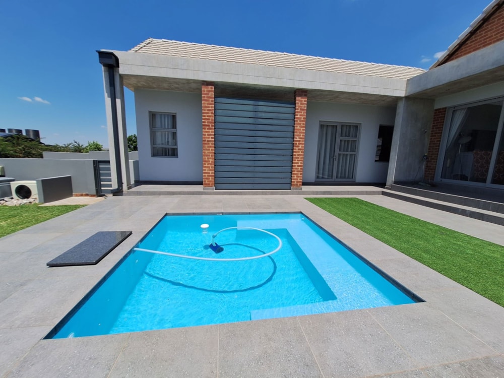 House for sale in Midstream Estate - CN1704566 House for sale in Midstream Estate - CN1704566