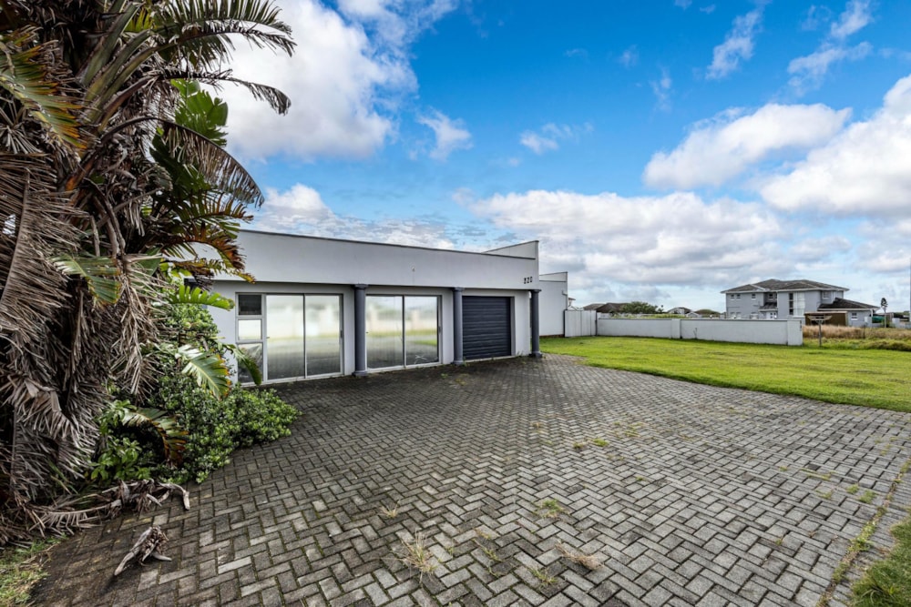 House for sale in Kidds Beach - 1ET1653450