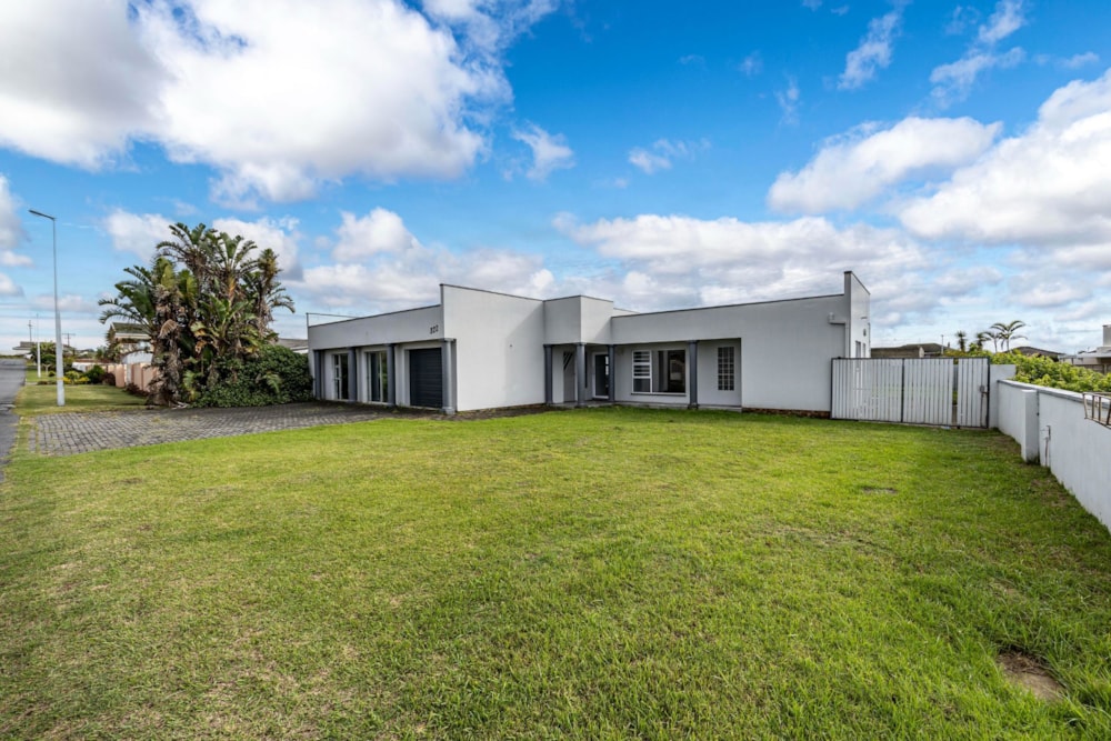 House for sale in Kidds Beach - 1ET1653450