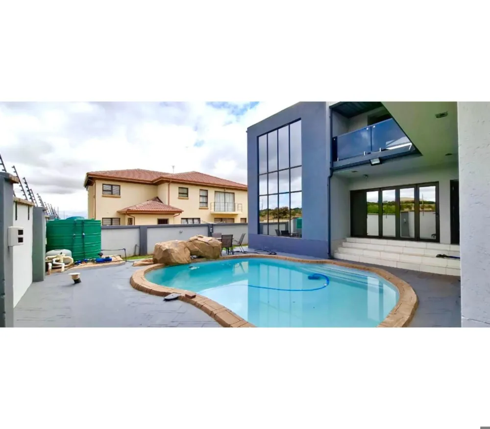 Double-storey house to rent in Bendor - 1PS1755001 Double-storey house to rent in Bendor - 1PS1755001