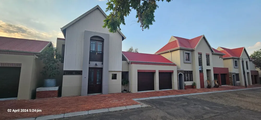 Townhouse sold in Heritage Hill Estates - CN1726013