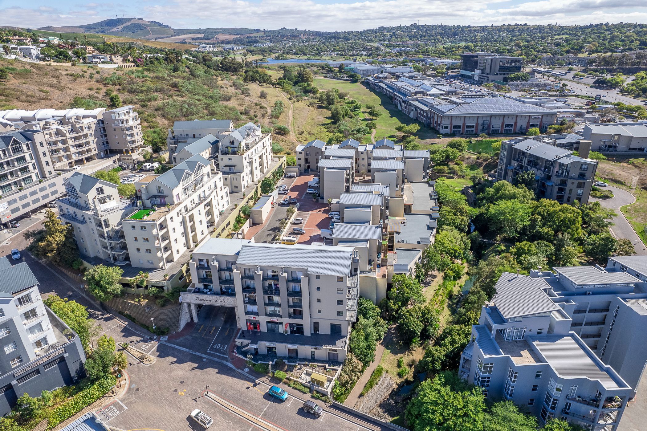 Commercial business let in Tygervalley Waterfront - DBV1653251