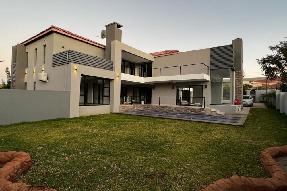 Double-storey house for sale in Roma, Zambia - 3ZA1653680