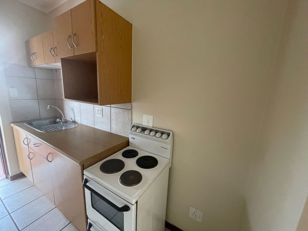 Bachelor apartment for sale in Hillcrest, Pretoria - PT1653573 Bachelor apartment for sale in Hillcrest, Pretoria - PT1653573