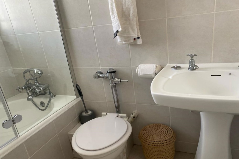 Apartment let in Kenilworth, Cape Town - RBL1695949 Apartment let in Kenilworth, Cape Town - RBL1695949