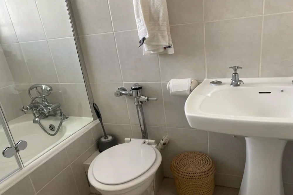 Apartment let in Kenilworth, Cape Town - RBL1719823 Apartment let in Kenilworth, Cape Town - RBL1719823