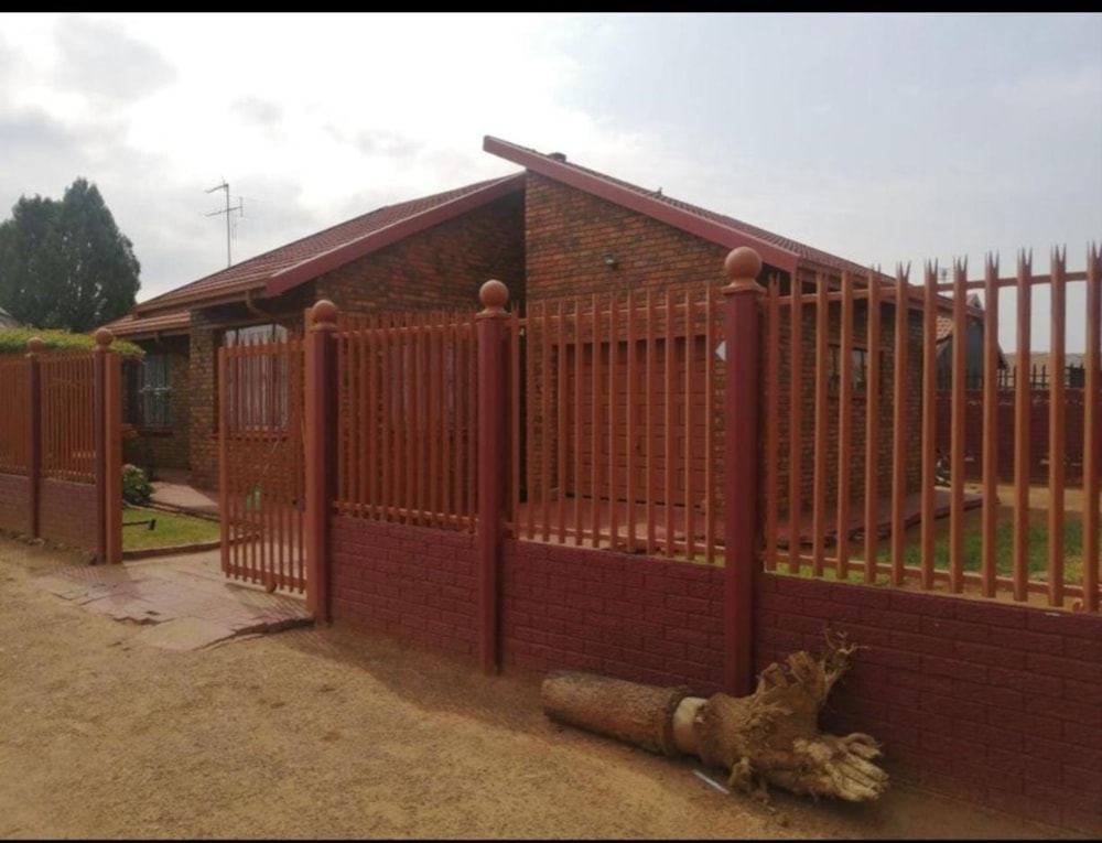 House for sale in Beverley Hills, Evaton - 1VT1654064 House for sale in Beverley Hills, Evaton - 1VT1654064