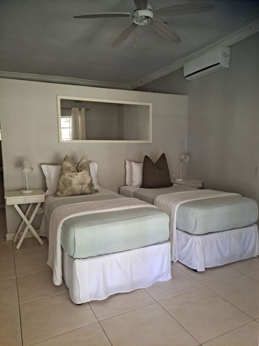 House for sale in Kariba, Zimbabwe - 3ZB1654319