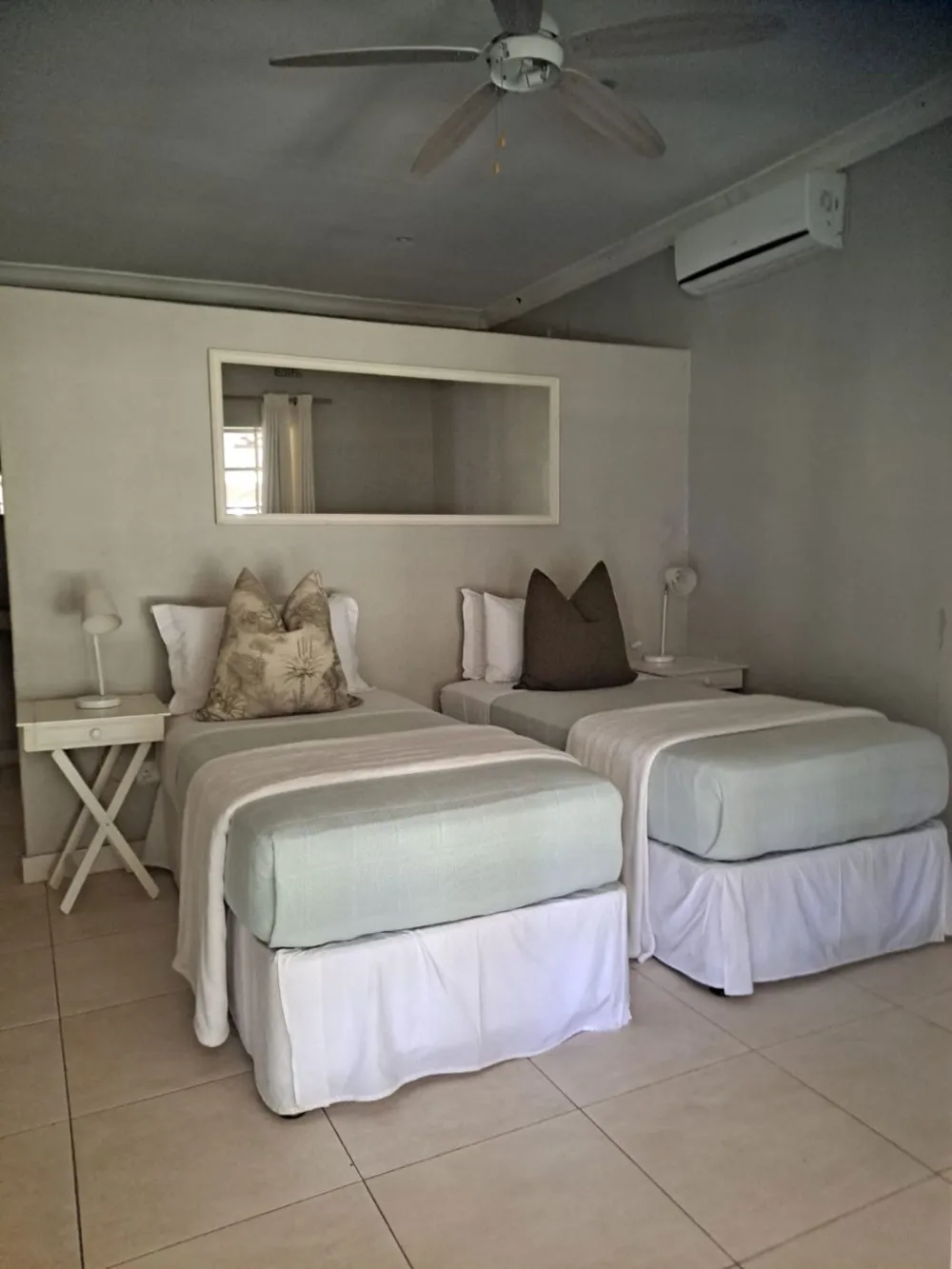 House for sale in Kariba, Zimbabwe - 3ZB1654319 House for sale in Kariba, Zimbabwe - 3ZB1654319