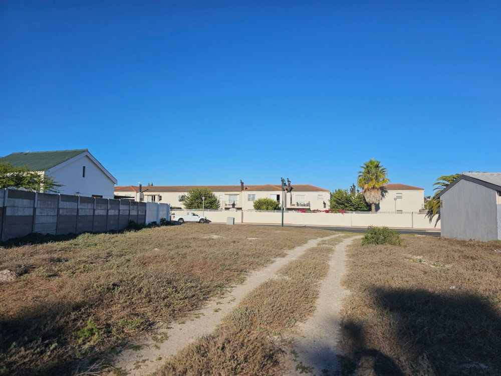 Vacant land for sale in Middedorp, Langebaan - LA1654348