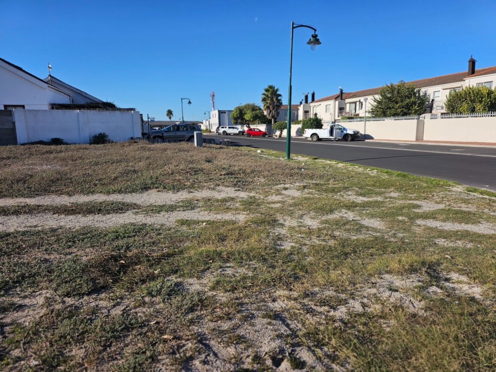 Vacant land for sale in Middedorp, Langebaan - LA1654348