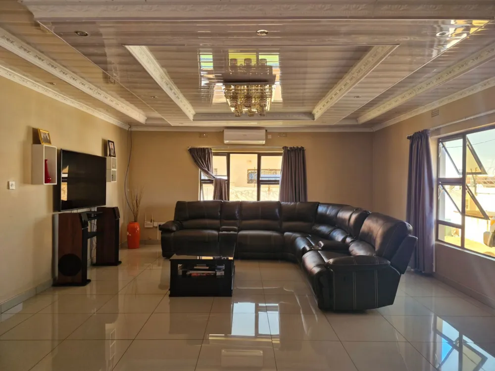 House let in Broadhurst, Botswana - 3BO1737402