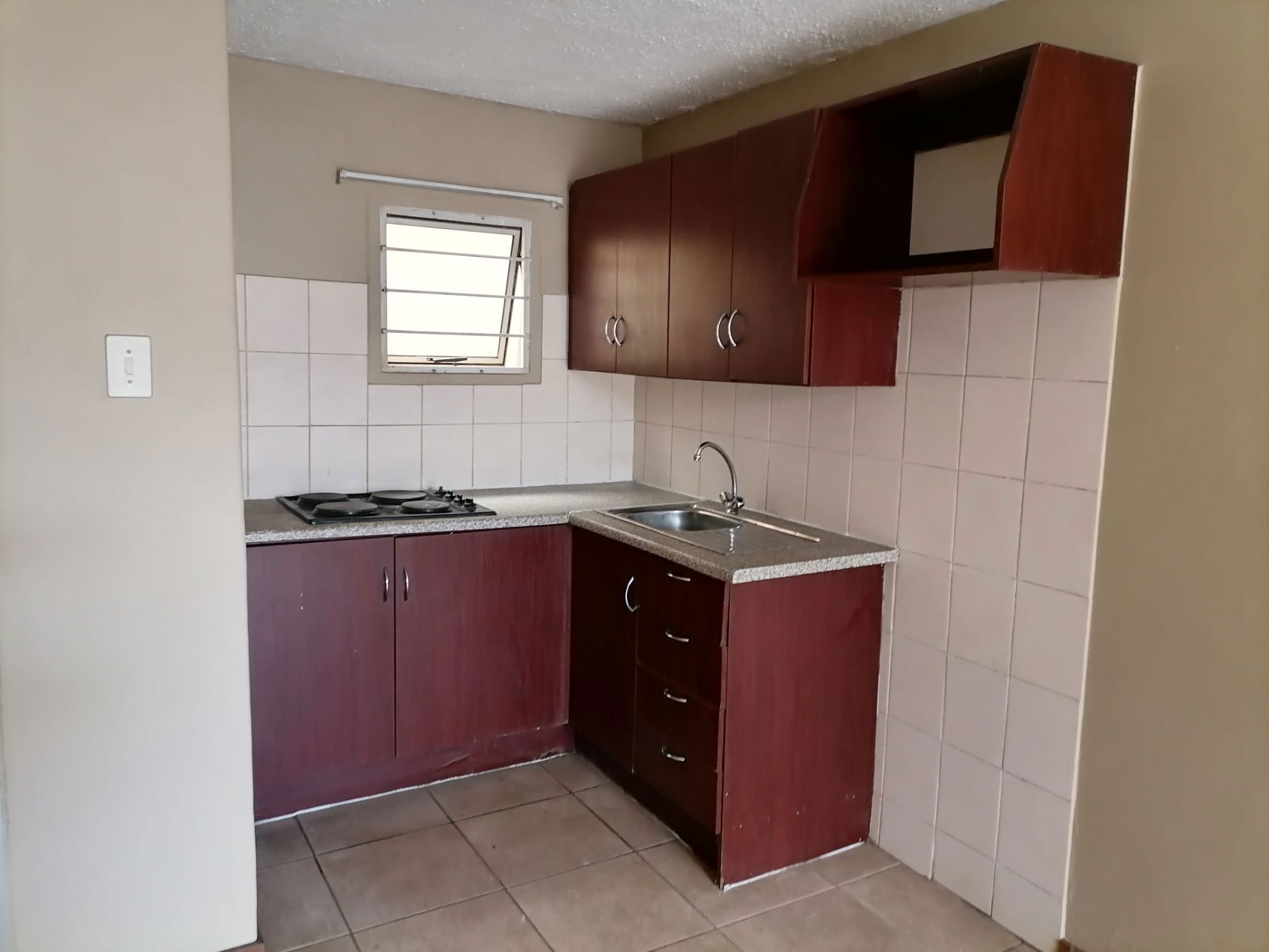Apartment to rent in Magaliesmoot A H - MZL1655842