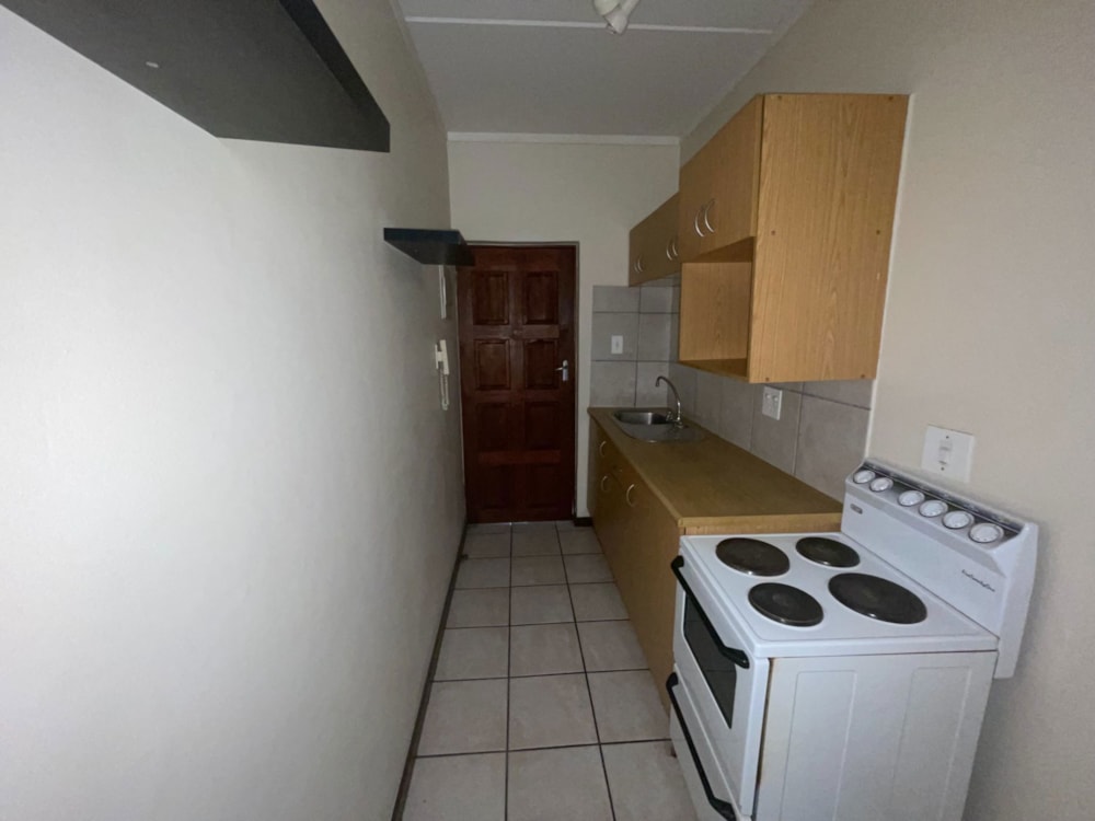 Bachelor apartment for sale in Hillcrest, Pretoria - PT1655624 Bachelor apartment for sale in Hillcrest, Pretoria - PT1655624