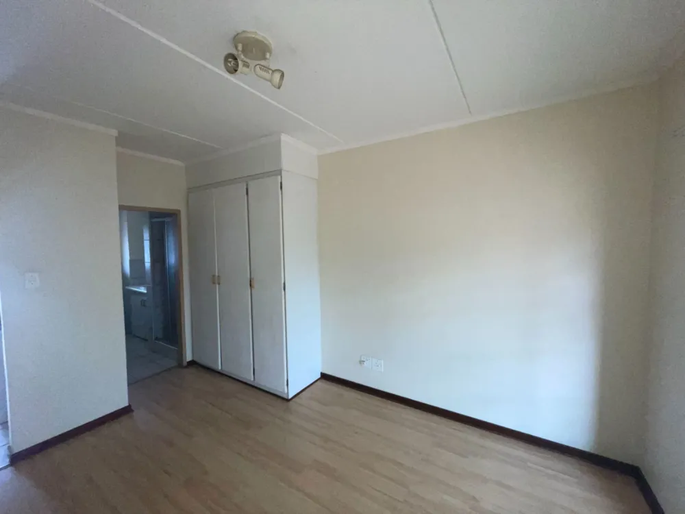 Bachelor apartment for sale in Hillcrest, Pretoria - PT1655624 Bachelor apartment for sale in Hillcrest, Pretoria - PT1655624
