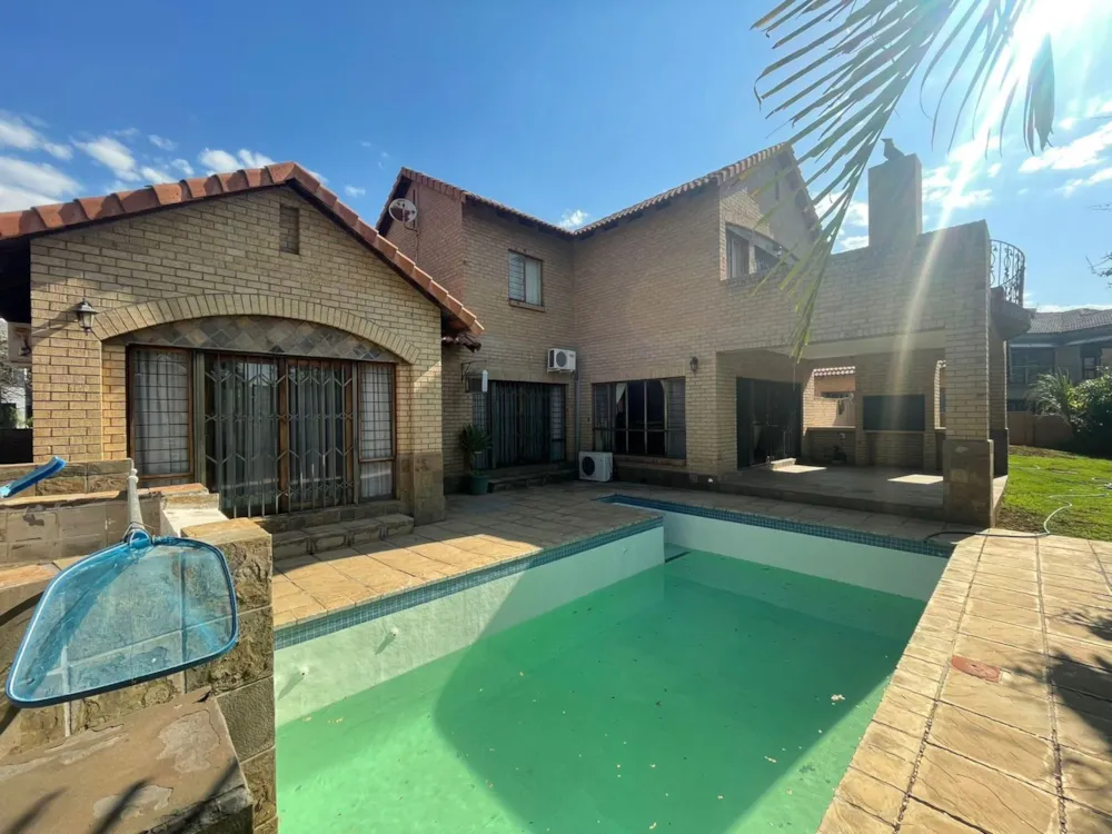 Double-storey house for sale in Burgersfort - 1LY1656176 Double-storey house for sale in Burgersfort - 1LY1656176