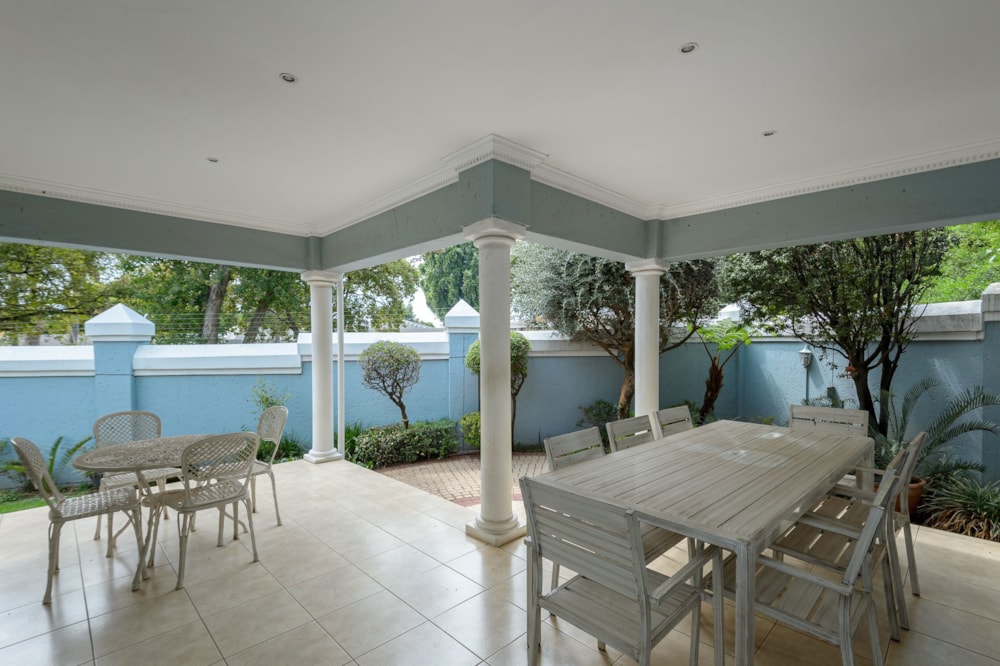 Security complex home for sale in Northcliff, Johannesburg - RAN1653440 Security complex home for sale in Northcliff, Johannesburg - RAN1653440