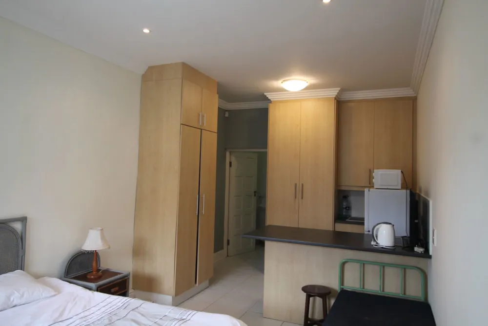 Bachelor apartment to rent in Forest Downs - 1PF1721701