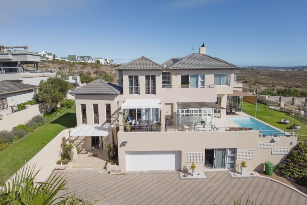 House for sale in Country Club - LA1653319