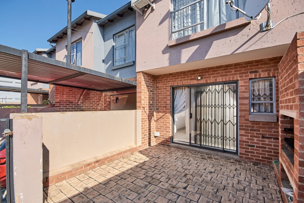 Townhouse for sale in Ferndale, Randburg - RAN1654377 Townhouse for sale in Ferndale, Randburg - RAN1654377