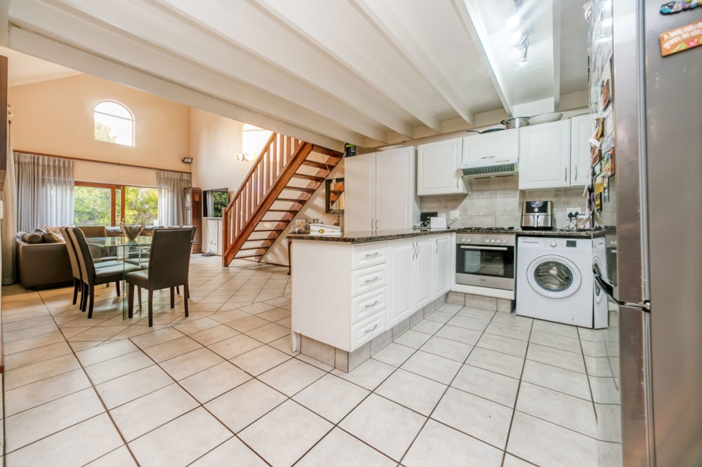 Apartment for sale in Waverley, Johannesburg - HP1659716 Apartment for sale in Waverley, Johannesburg - HP1659716