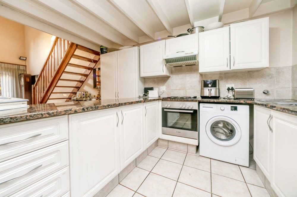 Apartment for sale in Waverley, Johannesburg - HP1659716 Apartment for sale in Waverley, Johannesburg - HP1659716