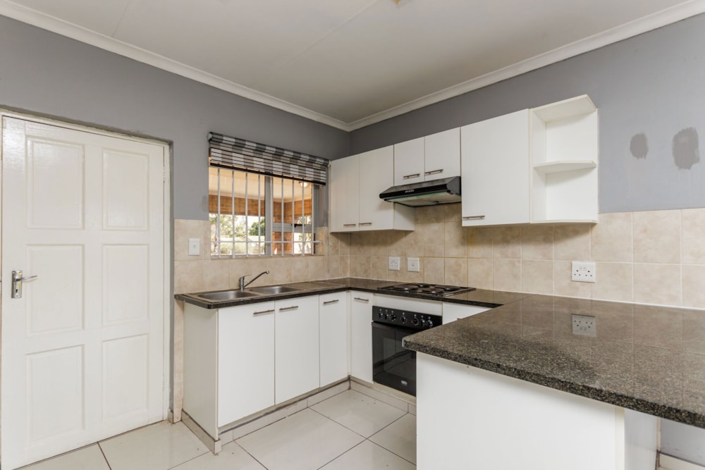 Apartment sold in Honeydew Manor - RAN1658127 Apartment sold in Honeydew Manor - RAN1658127