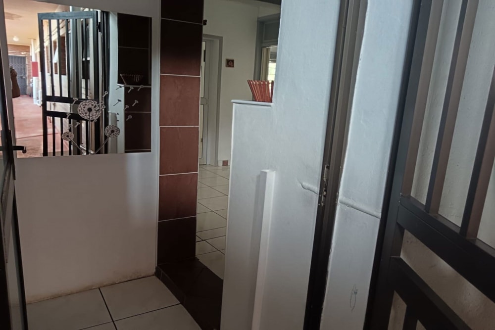 Apartment for sale in Amanzimtoti - 1WB1656711 Apartment for sale in Amanzimtoti - 1WB1656711