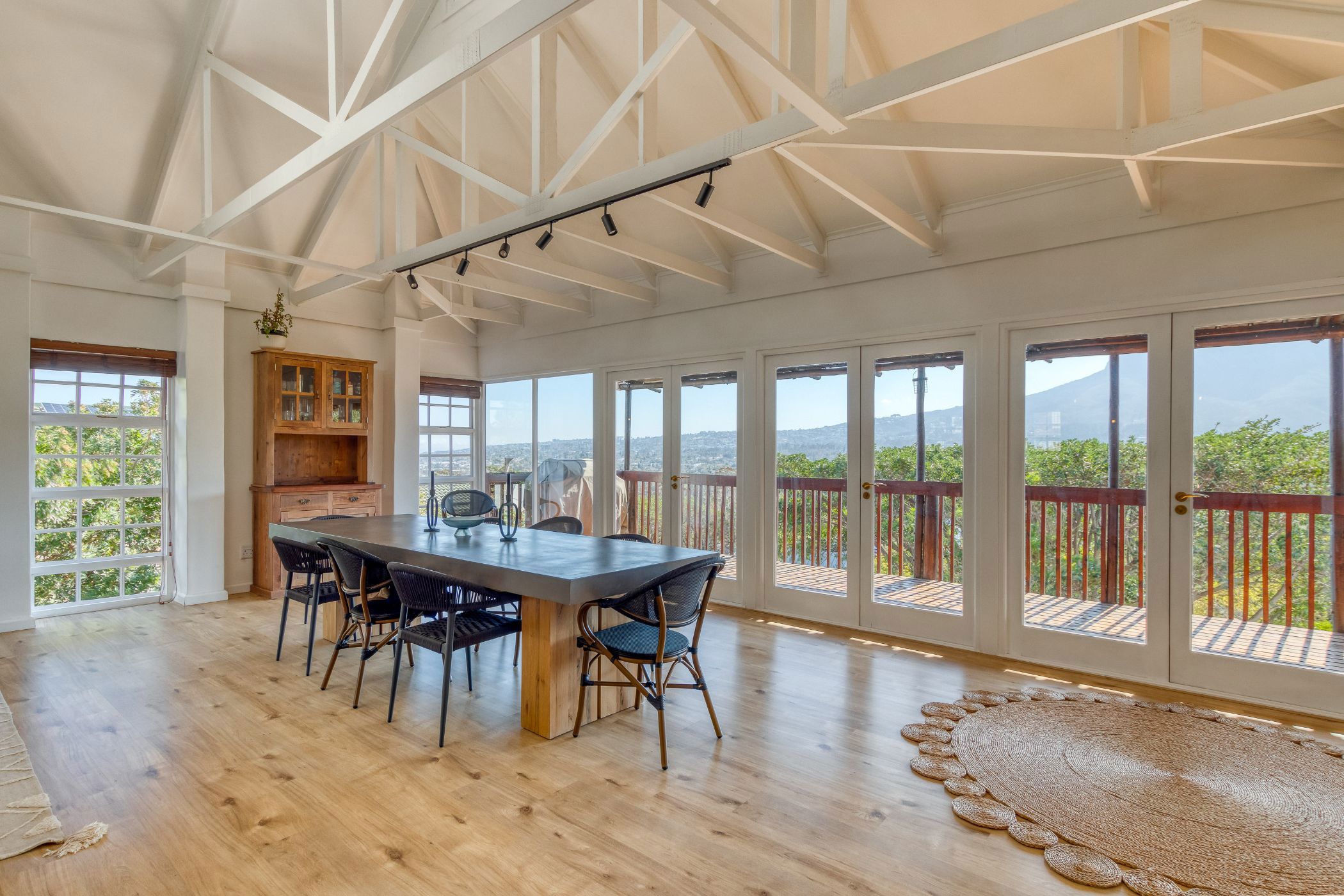 Double-storey house sold in Rome Glen - SW1658857