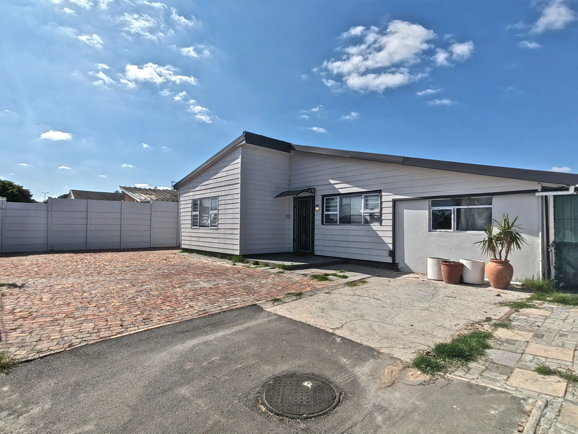 House for sale in Bothasig - 1PLA1732541