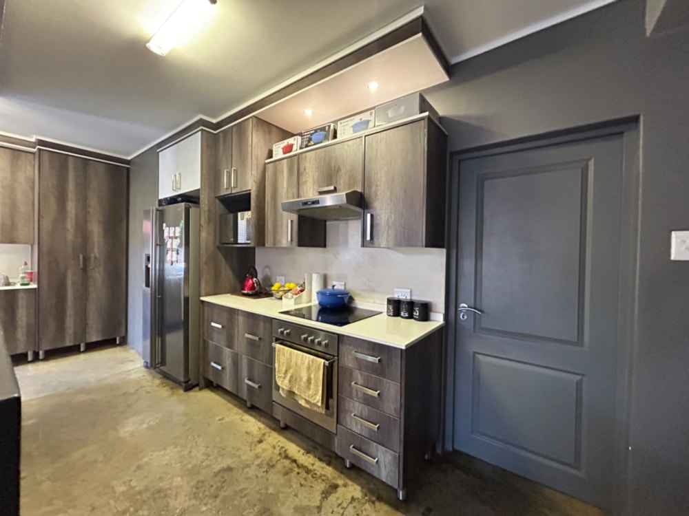 Townhouse for sale in Bendor Park - 1PS1642015 Townhouse for sale in Bendor Park - 1PS1642015