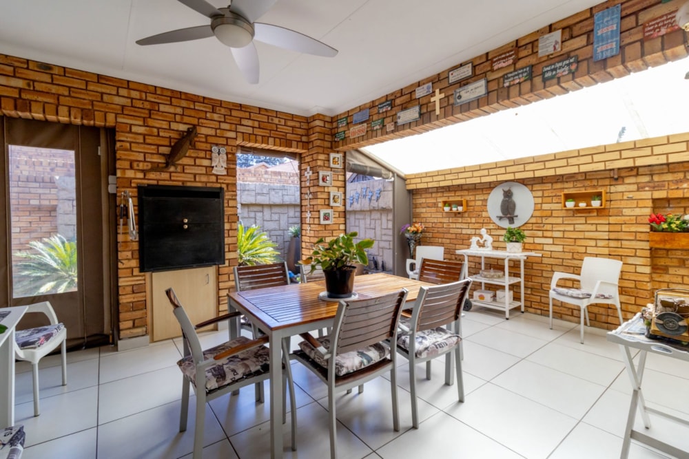 Townhouse sold in New Redruth - 1AB1657930 Townhouse sold in New Redruth - 1AB1657930