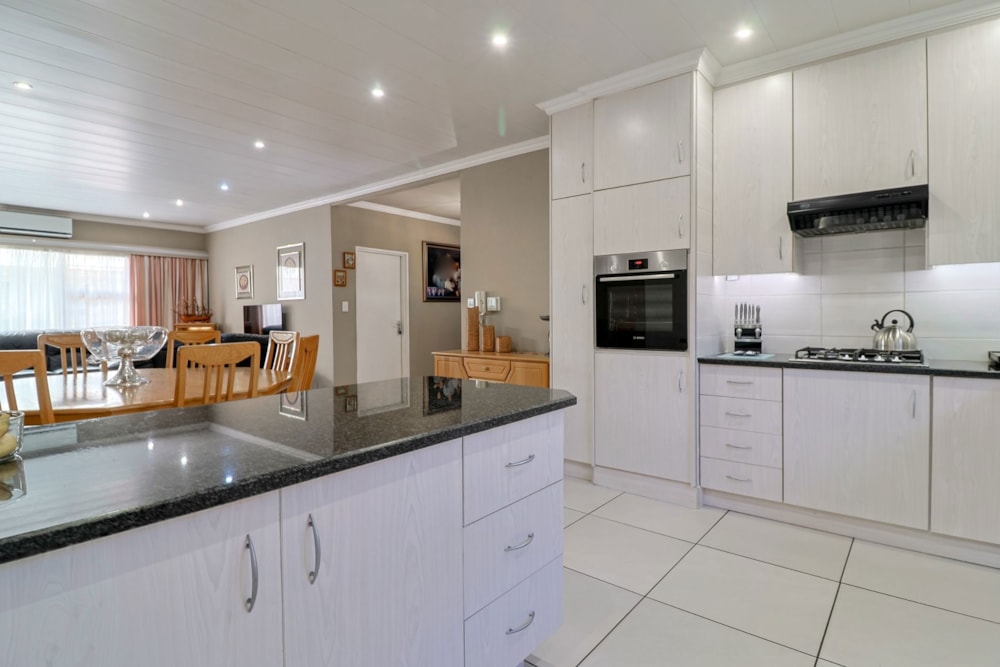 Townhouse sold in New Redruth - 1AB1657930 Townhouse sold in New Redruth - 1AB1657930