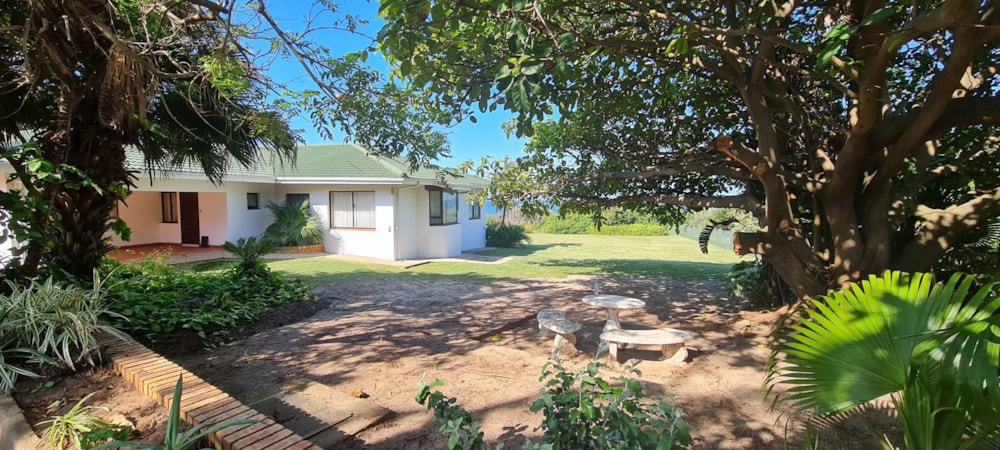 Beachfront villa for sale in Port Edward - 1PD1546797 Beachfront villa for sale in Port Edward - 1PD1546797