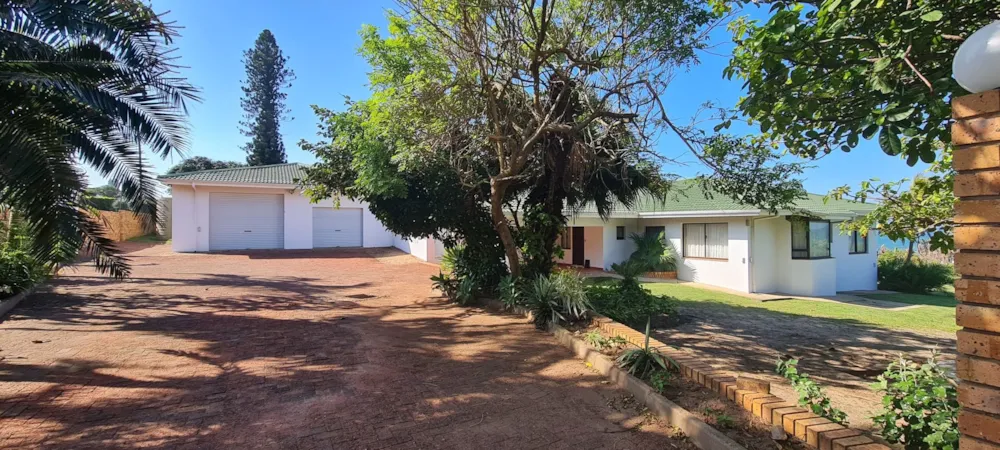 Beachfront villa for sale in Port Edward - 1PD1546797 Beachfront villa for sale in Port Edward - 1PD1546797