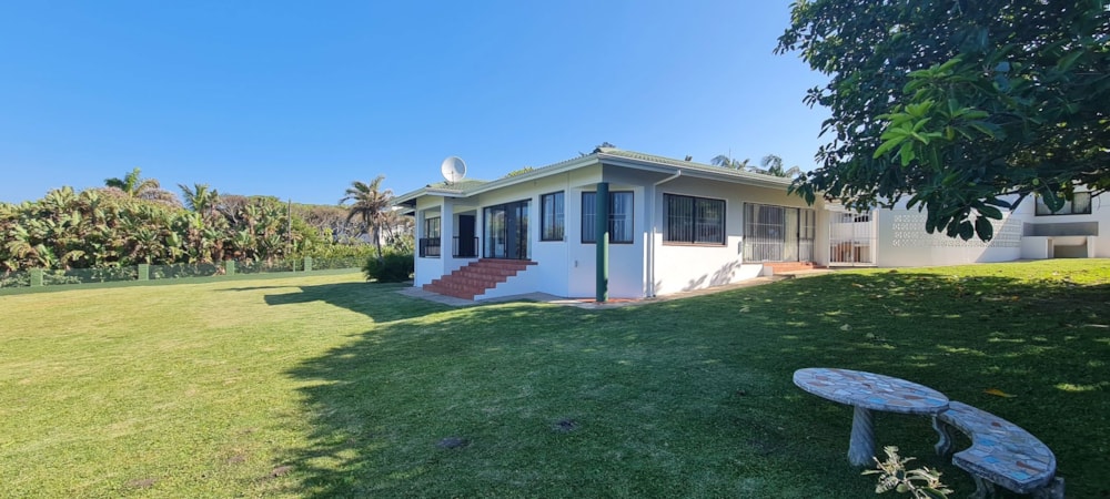 Beachfront villa for sale in Port Edward - 1PD1546797 Beachfront villa for sale in Port Edward - 1PD1546797