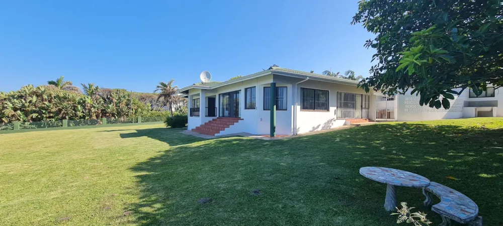 Beachfront villa for sale in Port Edward - 1PD1546797 Beachfront villa for sale in Port Edward - 1PD1546797