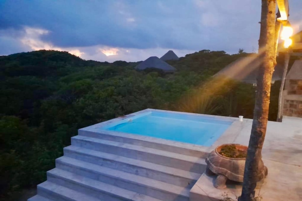 Beach resort for sale in Guinjata, Inhambane, Mozambique - 3MQ1569938