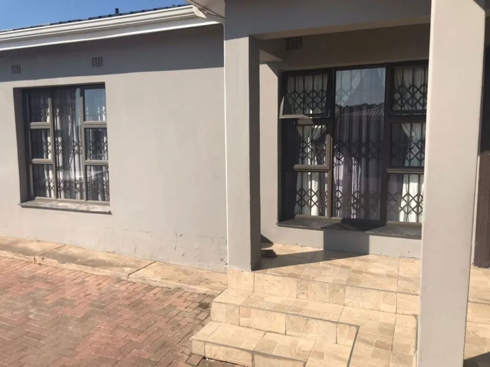 House let in Mthatha Central - 1MH1721267
