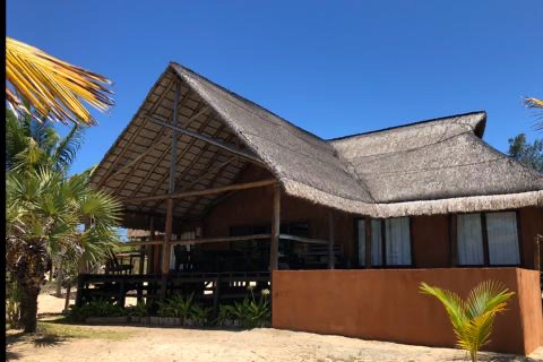 Beach bungalow for sale in Praia da Barra, Mozambique - 3MQ1617297