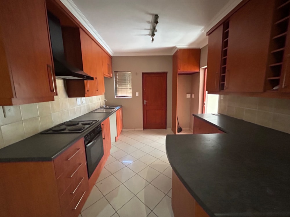 Townhouse for sale in Hillcrest, Kimberley - 1KJ1712124 Townhouse for sale in Hillcrest, Kimberley - 1KJ1712124