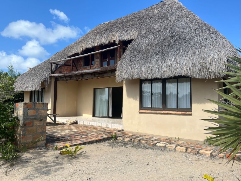Beach resort for sale in Praia da Barra, Mozambique - 3MQ1651195